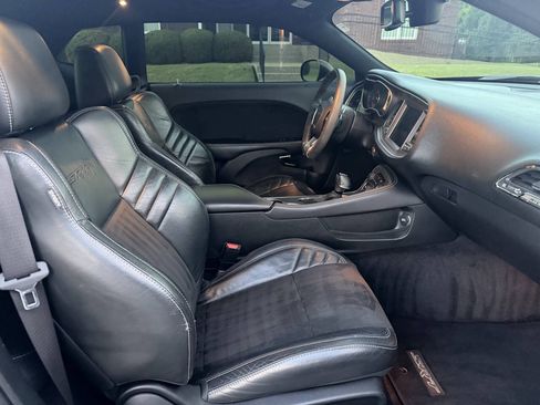 Used 2019 Dodge Challenger SRT Hellcat w/ Widebody Package RWD image 17