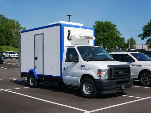 Used 2023 Ford E-350 and Econoline 350 Super Duty w/ Power Windows & Locks Group RWD image 3