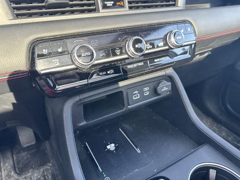 Certified 2025 Honda Pilot Black Edition image 29