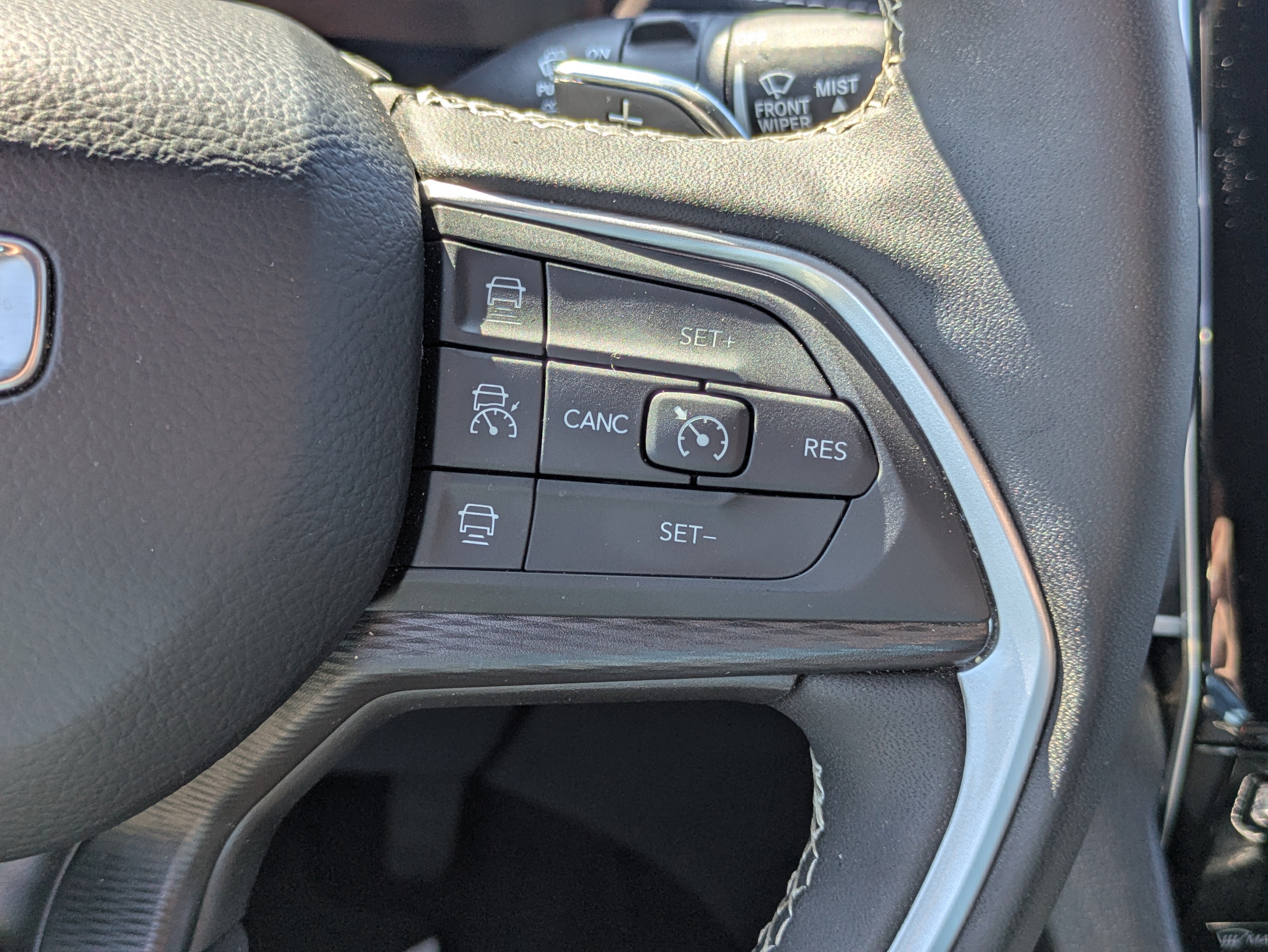 Used 2025 Jeep Grand Cherokee Altitude AWD/4WD image 19