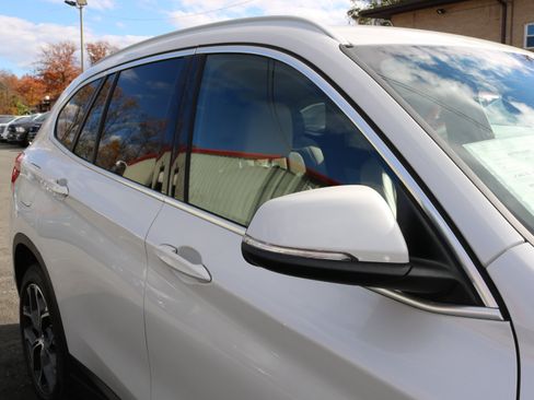 Used 2021 BMW X1 sDrive28i image 11