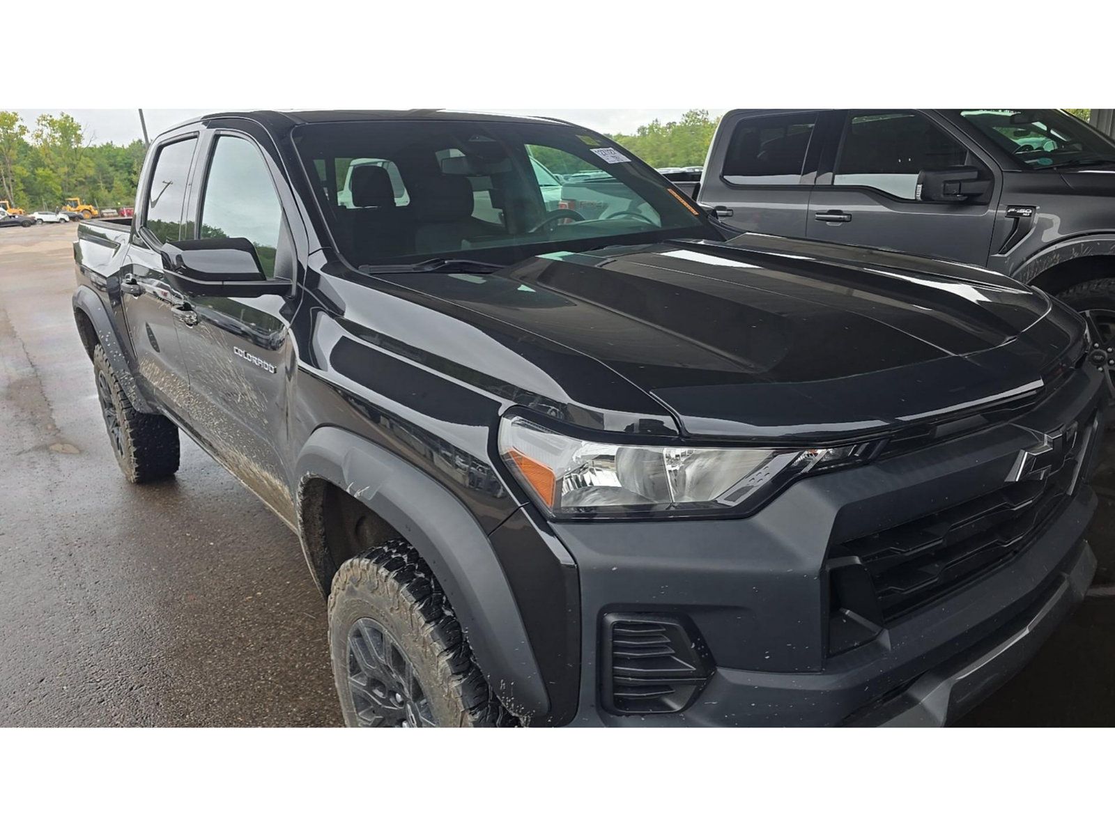 Used 2023 Chevrolet Colorado Trail Boss w/ Technology Package AWD/4WD image 2