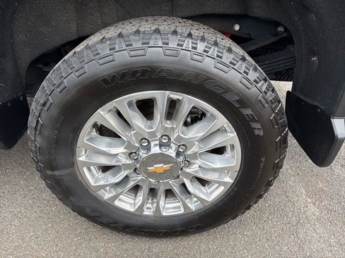 Used 2021 Chevrolet Silverado 3500 High Country w/ Z71 Off-Road Package image 8