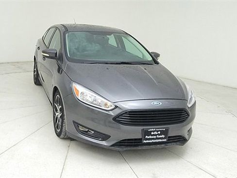 Used 2017 Ford Focus SE image 2