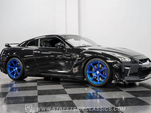 Used 2013 Nissan GT-R Premium image 14