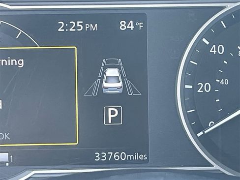 Used 2021 Nissan Versa SV w/ Trunk Package image 29