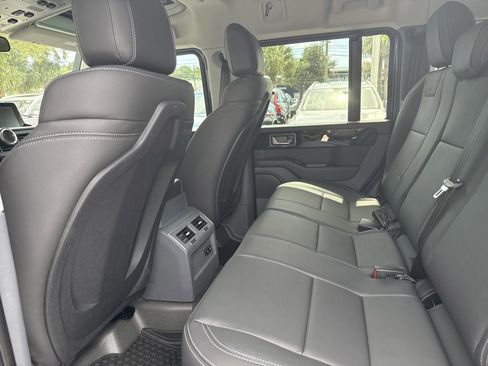 Used 2025 INEOS Grenadier Fieldmaster Edition image 24