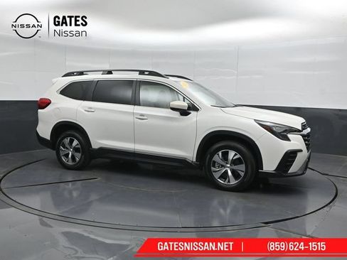 Used 2025 Subaru Ascent Premium AWD/4WD image 1