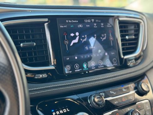 Used 2019 Chrysler Pacifica Limited w/ Advanced Safetytec Group image 23