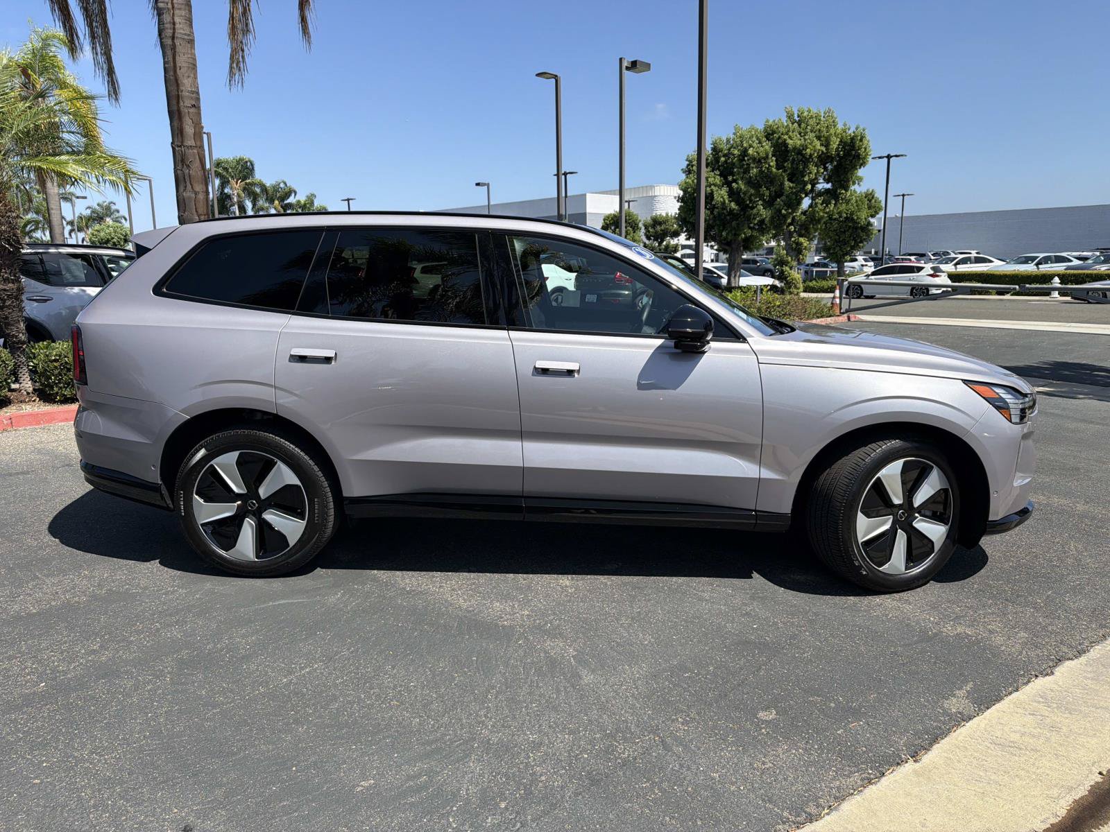 Used 2026 Volvo EX90 Plus RWD image 4