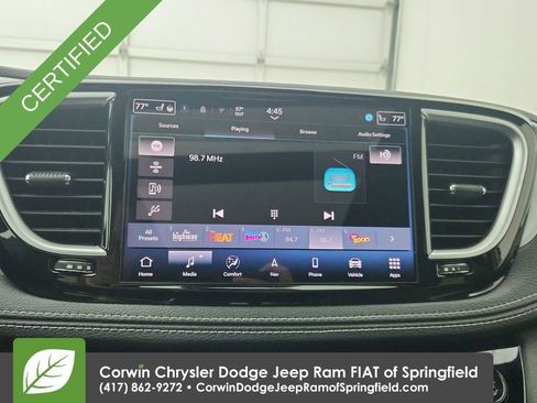 Certified 2025 Chrysler Pacifica Limited image 23