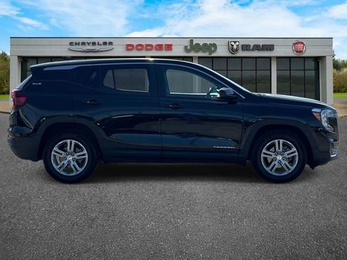 Used 2023 GMC Terrain SLE w/ LPO, Floor Liner Package FWD image 3