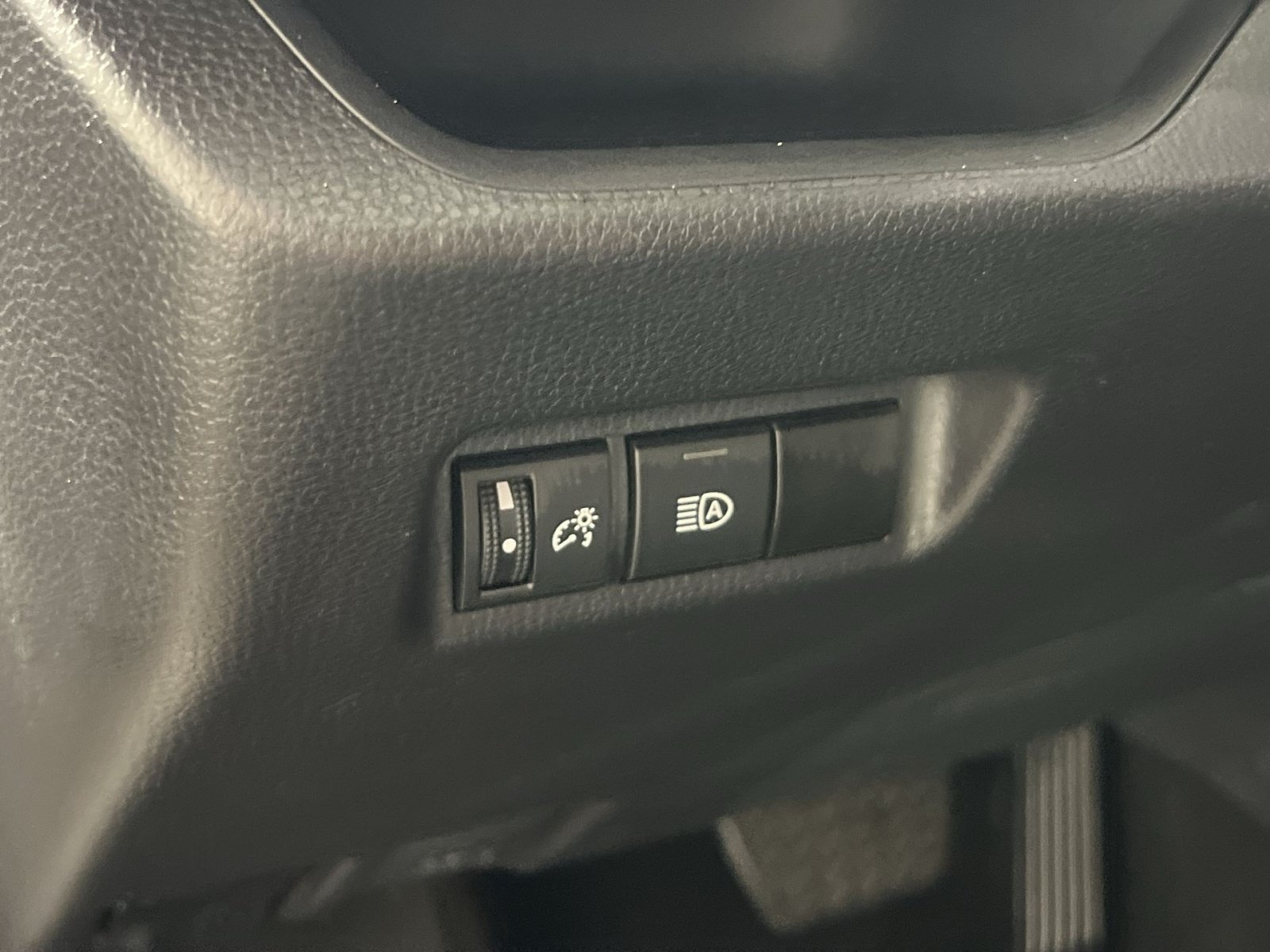 Used 2025 Toyota RAV4 LE FWD image 31
