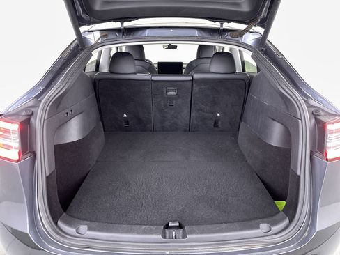 Used 2021 Tesla Model Y Long Range image 21