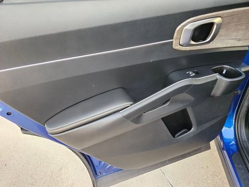 Used 2022 Kia Sorento EX image 12