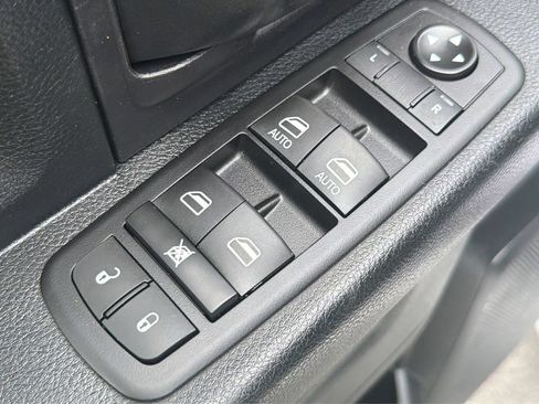 Used 2018 RAM 1500 Express w/ Express Value Package AWD/4WD image 32