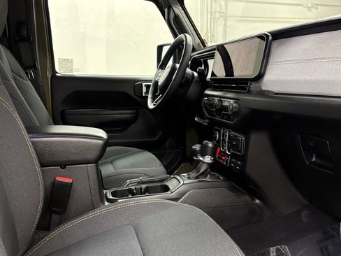 Used 2025 Jeep Gladiator Willys image 22