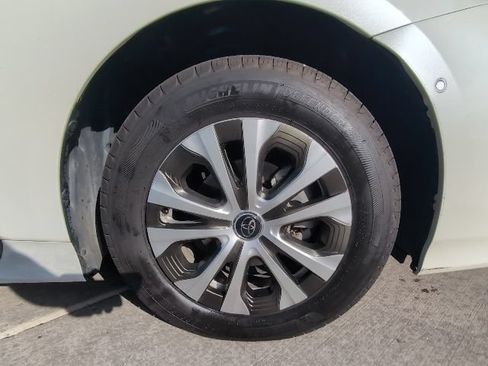 Used 2018 Toyota Prius Prime Advanced w/ Protection Package FWD image 30
