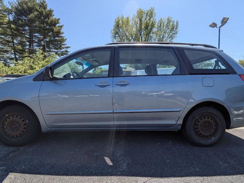 Used 2010 Toyota Sienna FWD image 4