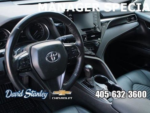 Used 2024 Toyota Camry SE image 3