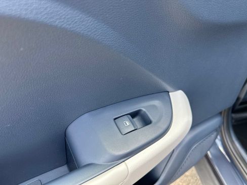 Used 2025 Hyundai Venue Limited FWD image 19