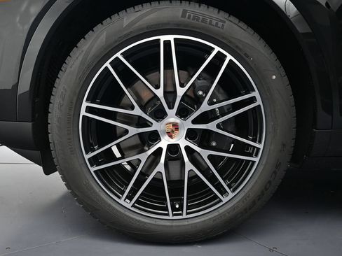 Certified 2026 Porsche Cayenne AWD/4WD image 26