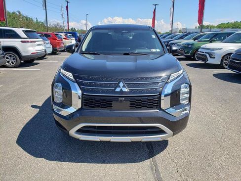Used 2023 Mitsubishi Outlander SE AWD/4WD image 2