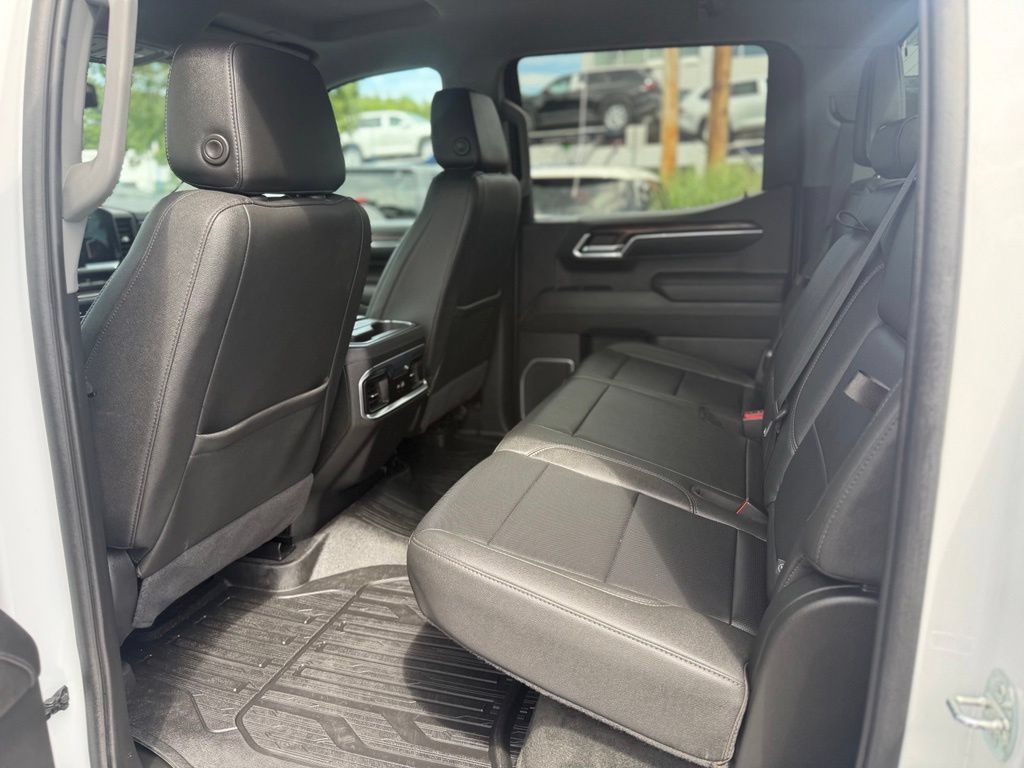 Used 2023 GMC Sierra 1500 SLT w/ SLT Premium Package AWD/4WD image 17