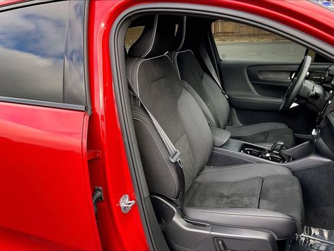 Used 2023 Volvo C40 P8 Recharge Ultimate w/ Protection Package Premier image 10