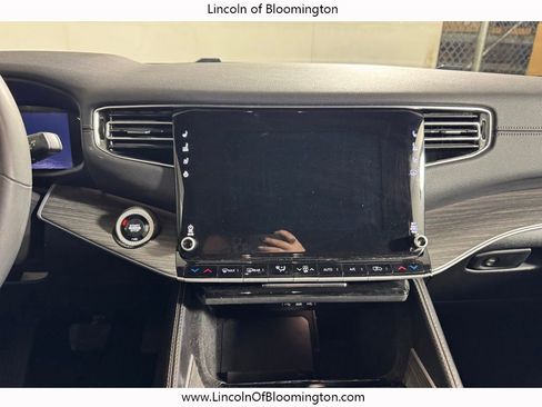 Used 2024 Jeep Wagoneer L Series II w/ Flexible Seating Group image 27