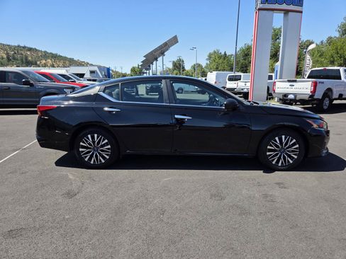 Used 2025 Nissan Altima 2.5 SV FWD image 4