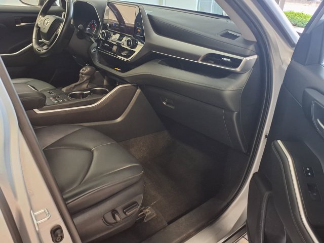 Used 2024 Toyota Highlander XLE FWD image 26