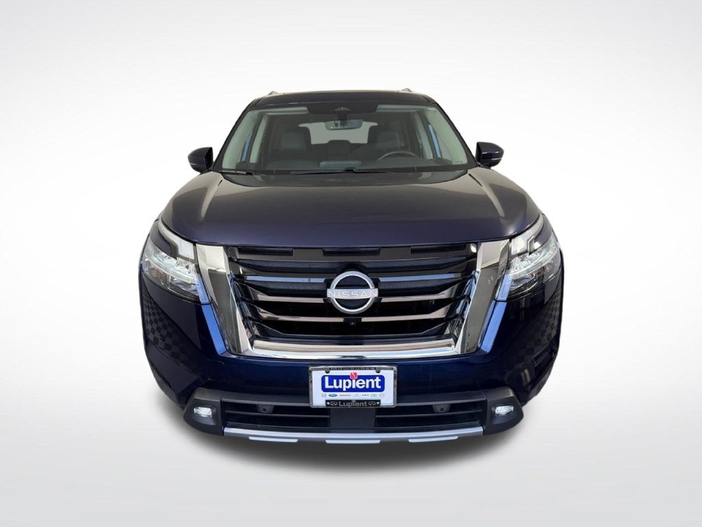 Used 2023 Nissan Pathfinder SL AWD/4WD image 11