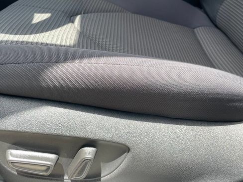 Used 2025 Toyota Highlander LE FWD image 22