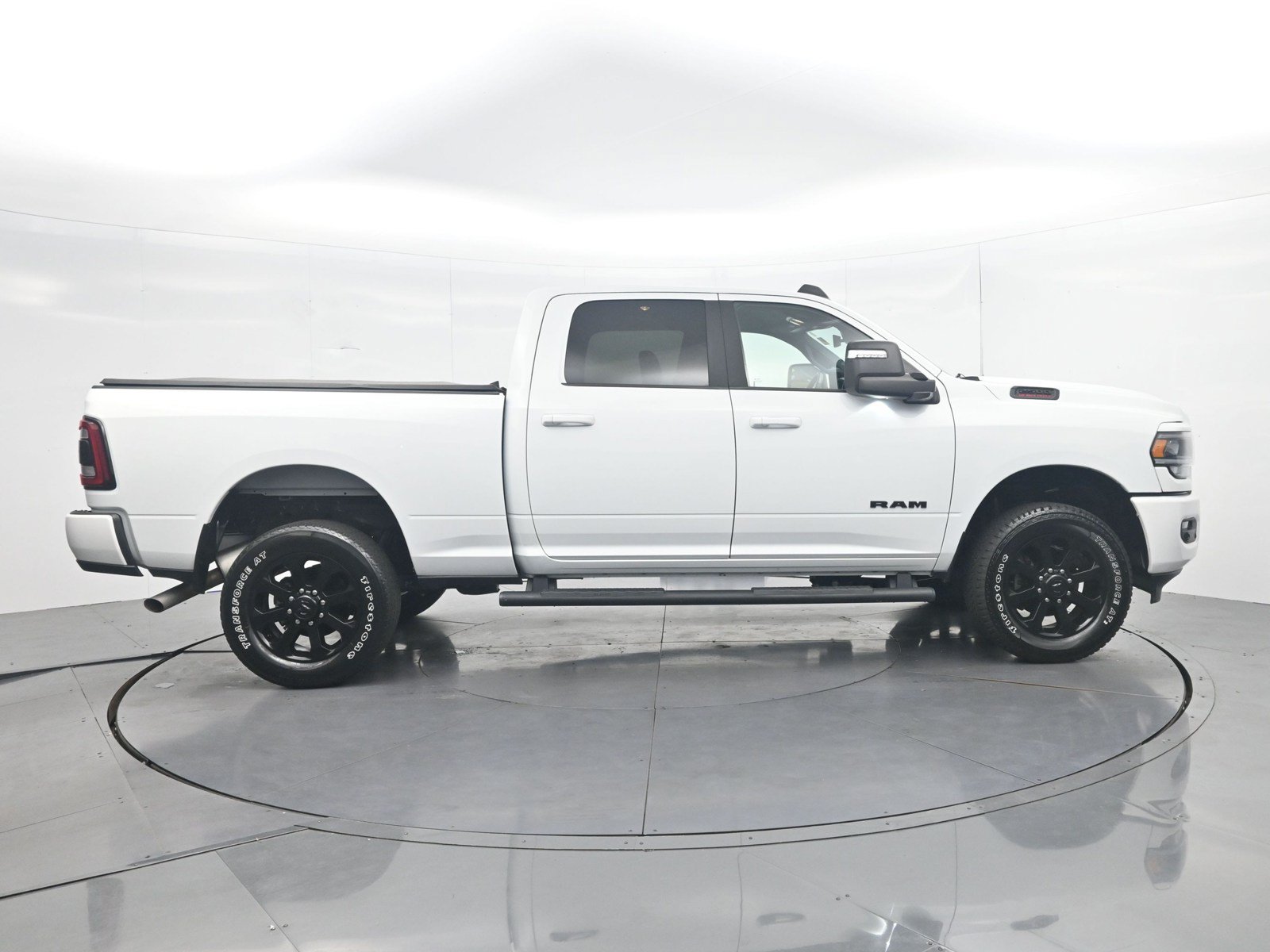 Used 2024 RAM 2500 Big Horn w/ Night Edition AWD/4WD image 4