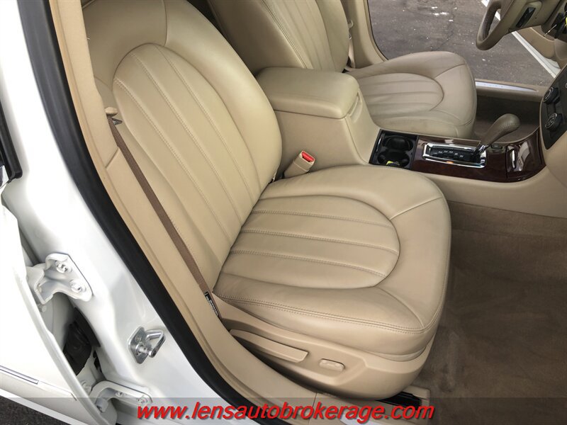 Used 2006 Buick Lucerne CXL w/ Driver Confidence Package FWD image 23