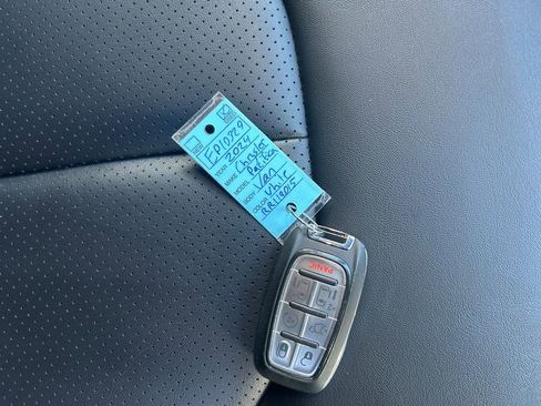 Used 2024 Chrysler Pacifica Touring-L FWD image 33