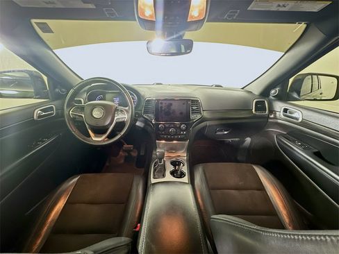Used 2019 Jeep Grand Cherokee Altitude image 10