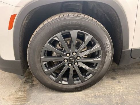 Used 2023 Chevrolet Traverse RS image 33