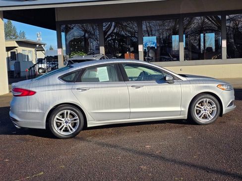 Used 2018 Ford Fusion SE image 25