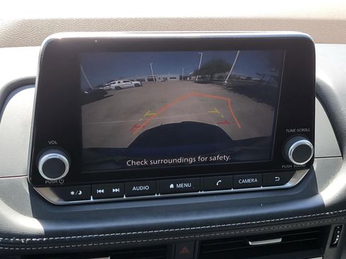 Used 2023 Nissan Rogue SV image 27