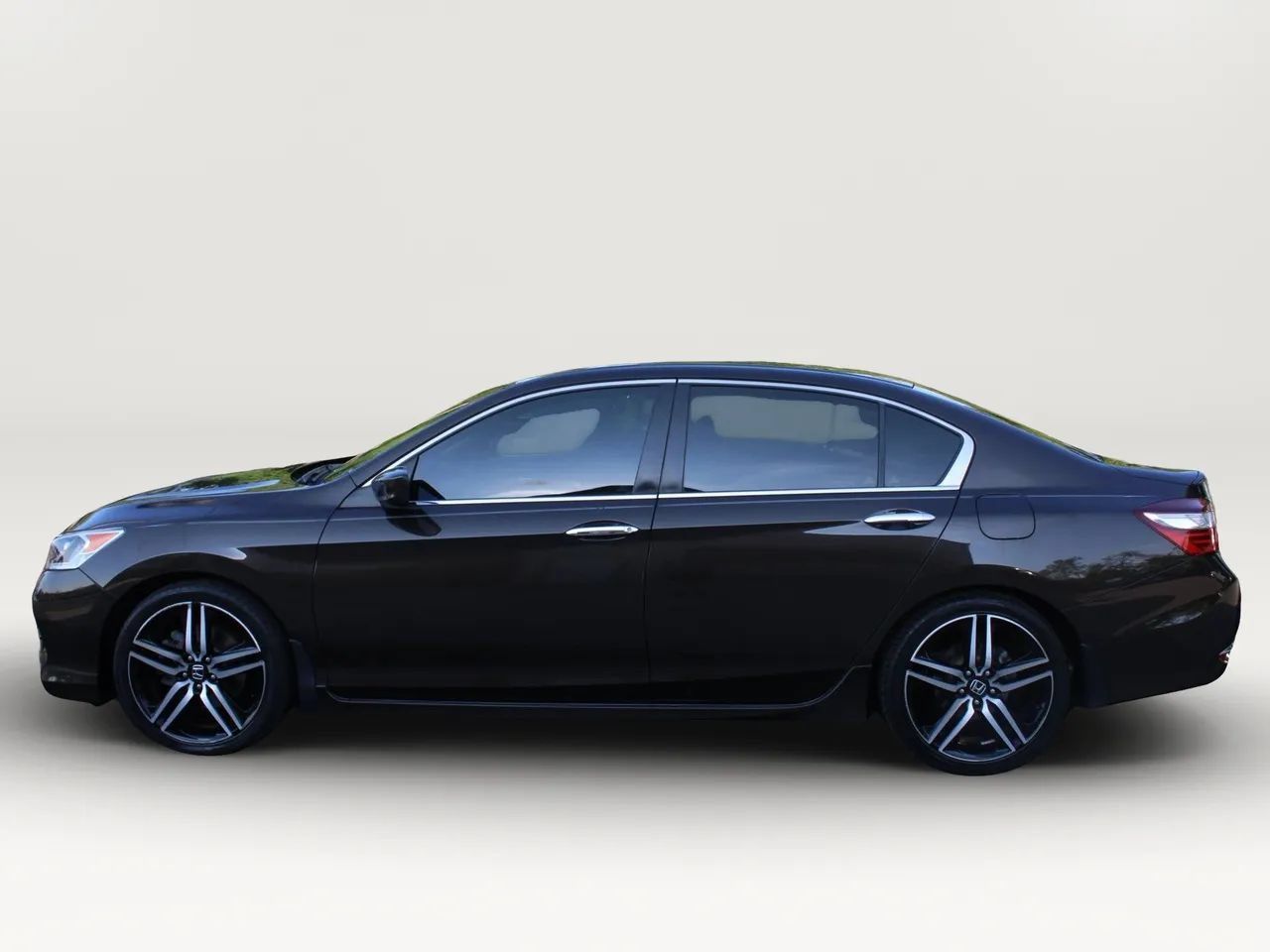 Used 2016 Honda Accord Sport image 5