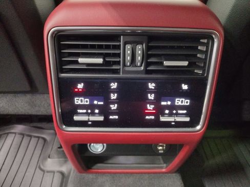 Used 2019 Porsche Cayenne S image 34