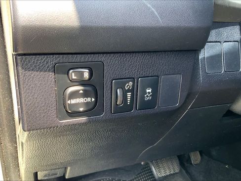 Used 2015 Toyota RAV4 LE FWD image 36