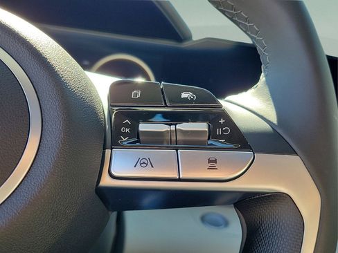 Certified 2025 Hyundai Elantra Limited FWD image 26