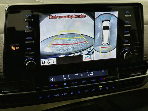 Used 2022 Toyota Sienna Platinum FWD image 14