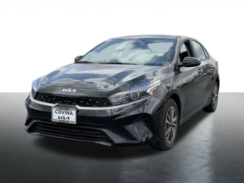 Certified 2023 Kia Forte LXS w/ LXS Technology Package FWD image 4