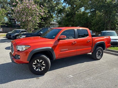 Used 2018 Toyota Tacoma TRD Off-Road image 3