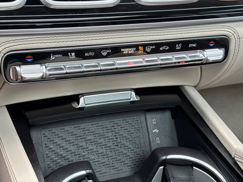 Used 2025 Mercedes-Benz Maybach GLS 600 4MATIC image 18