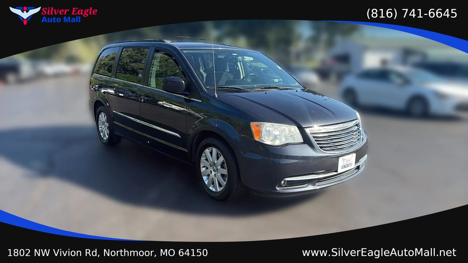 Used 2014 Chrysler Town & Country Touring FWD image 7